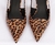 Scarpin salto médio animal print na internet