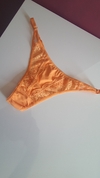 Calcinha string com regulagem