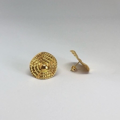 Brinco esfera Botton - banho ouro na internet