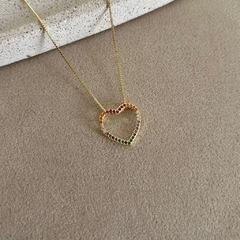 colar com pingente coração cravejado cristal/color - banho ouro - comprar online