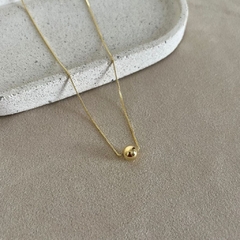 colar pingente bola solitária - banho ouro