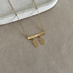 colar canga com pingente duas meninas - banho ouro