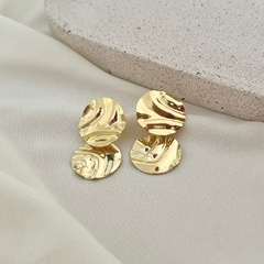 brinco chapa ondulado duplo - banho ouro