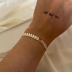 pulseira folhas lisas com ajuste gravatinha - banho ouro - comprar online