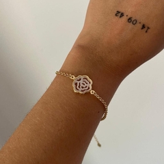 pulseira flor em madrepérola - banho ouro - comprar online