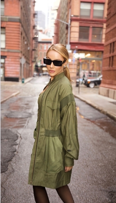 Conjunto saia e parka, na cor verde, Anne Fernandes. - CZAR BOUTIQUE