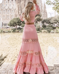 Conjunto de blusa e saia rosa Anne Fernandes na internet