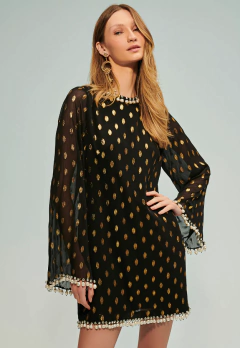 Vestido curto com manga bordado