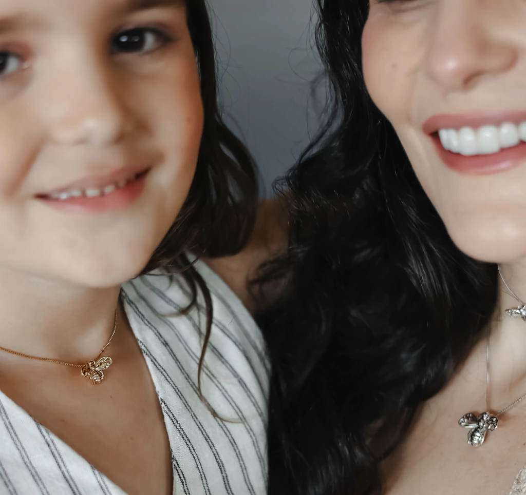COLAR ABELHA FILHA