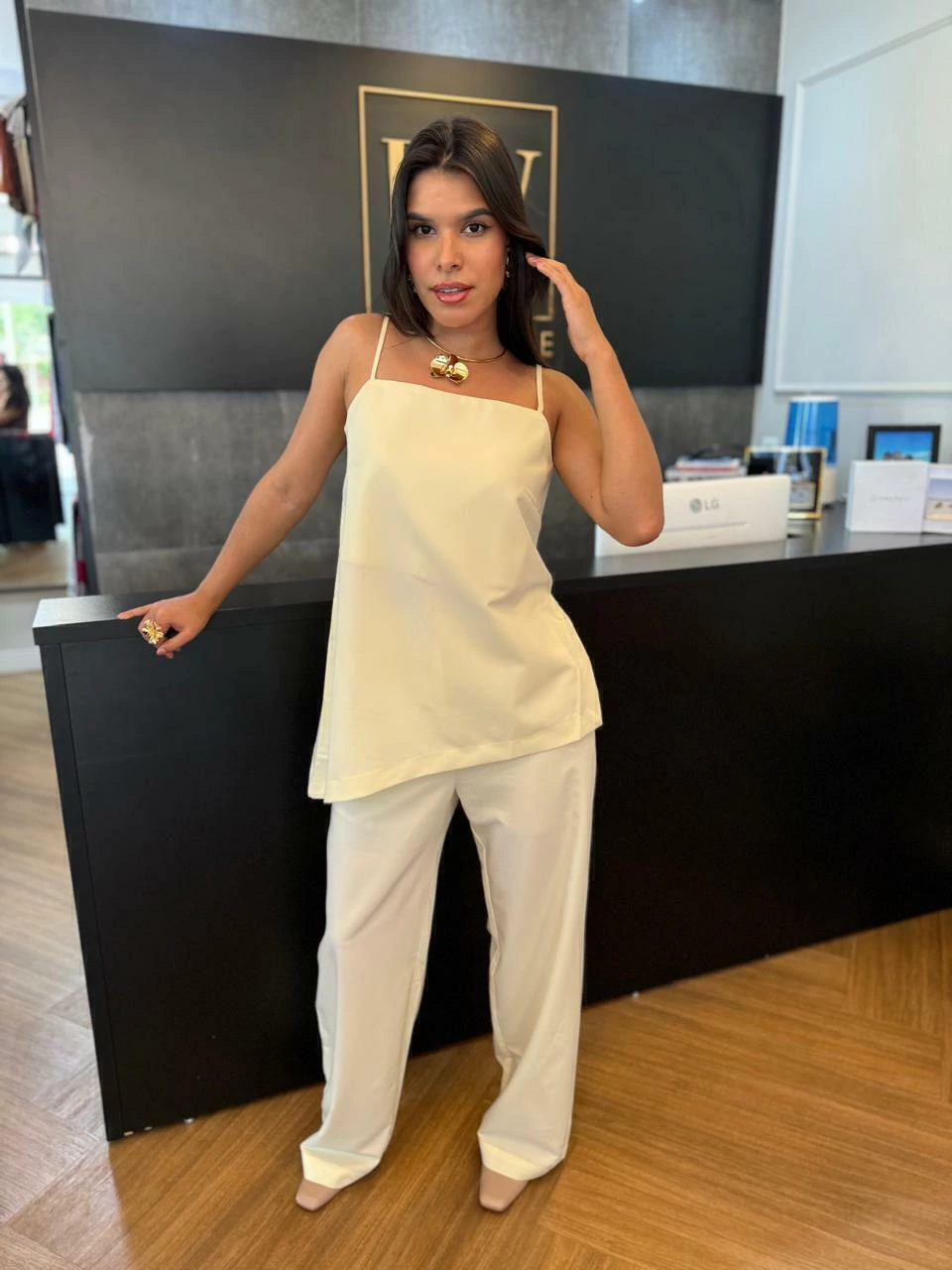 BLUSA ALFAIATARIA ASSIMETRICA