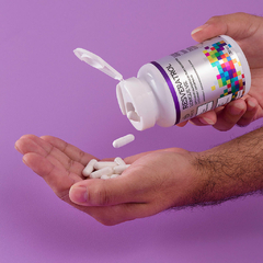 SUPLEMENTO ALIMENTAR DE TRANS-RESVERATROL E VITAMINA C - 490mg - 30 Cápsulas - Akmos Curitiba