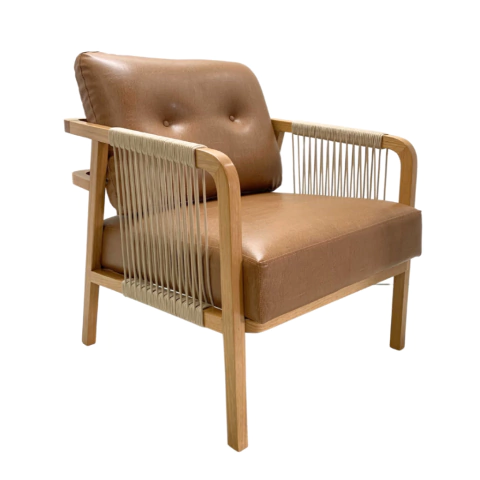 POLTRONA ROPE EM MADEIRA MACIÇA ESTOFADA COR AMENDOA TECIDO COURINO MARROM S1210