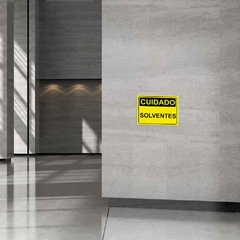 Placa de Sinalização Cuidado Solventes em Pvc - loja online