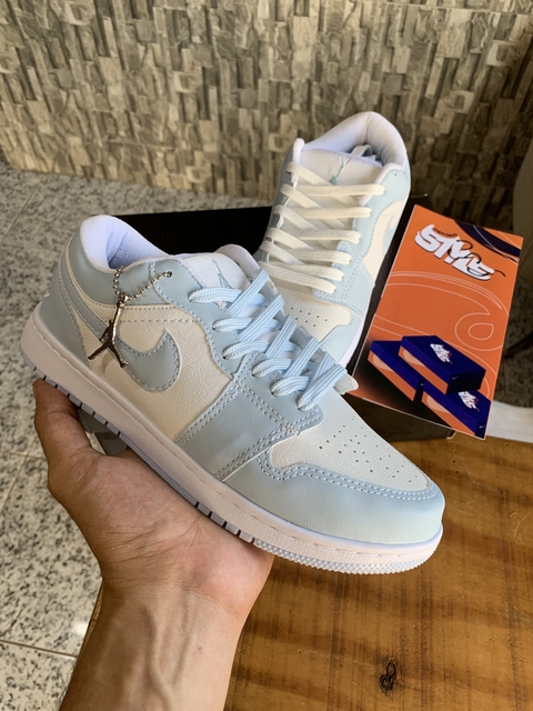 Nike Jordan Low