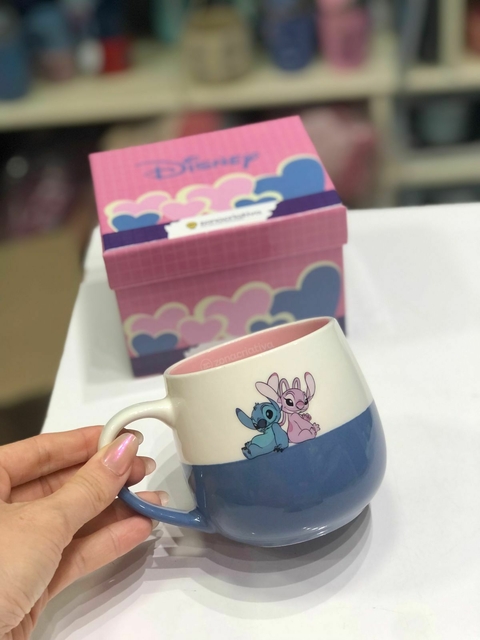 CANECA MAGGIE 400ML STITCH E ANGEL NAMORADOS - comprar online