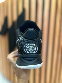 Zapatillas de básquet K Y R I E en internet