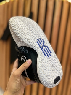Zapatillas de básquet K Y R I E - tienda online