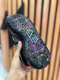 Imagen de Zapatillas de básquet K Y R I E