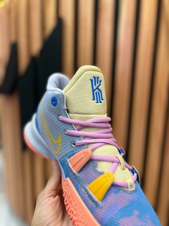 Imagen de Zapatillas de básquet K Y R I E