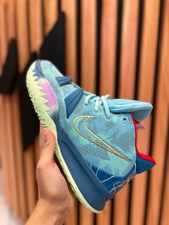 Zapatillas de básquet K Y R I E CELESTE en internet