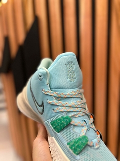 Zapatillas de básquet K Y R I E - EL DIEZ