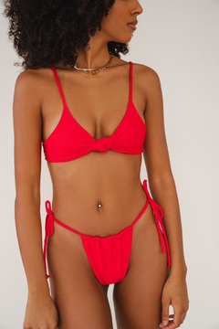Biquíni Jade Vermelho na internet