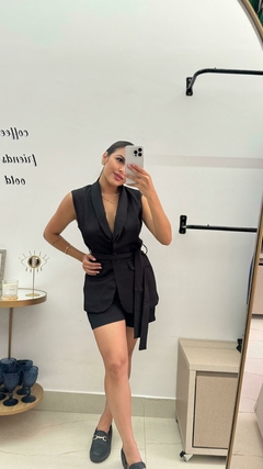Conjunto Colete Blaser e Short Preto