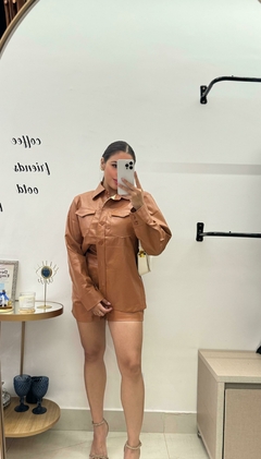 Conjunto de Couro Blaser e Short Couro Fake Caramelo