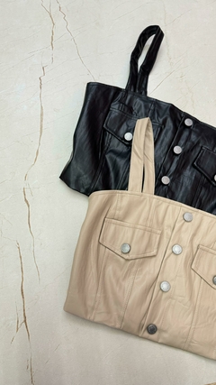 Cropped Couro Fake Botões Creme