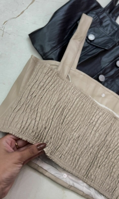 Cropped Couro Fake Botões Creme - comprar online