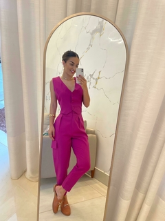 Conjunto Colete e Calça Cenoura Fúcsia