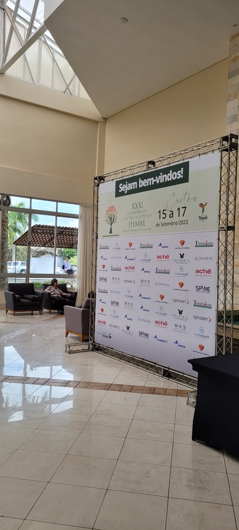 Locação estrutura para Backdrop 2,00x2,00m. + impressão + instalação da lona (Lona para borda interna, não inclui arte)