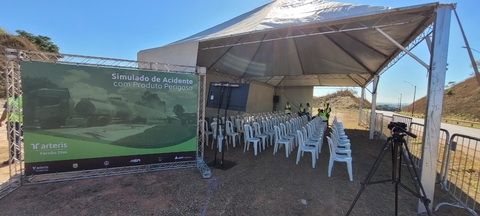 Locação estrutura para Backdrop 2,00x3,00m. ou 3,00x2,00m + impressão + instalação da lona (Lona para borda interna, não inclui arte)