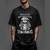 Camiseta oversized preta com estampa de motociclista, incluindo uma caveira e a frase "Motociclistas não ficam grisalhos, ficam cromados".