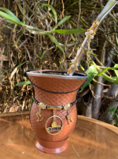 Kit chimarrão: Cuia de Porongo Revestida em Sintético Trançada + Bomba em inox com pingente + Premium + Tapa Erva na internet