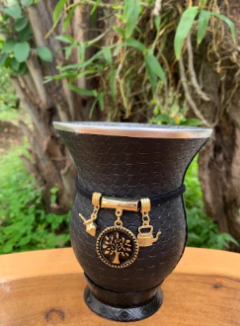 Kit chimarrão: Cuia de Porongo Revestida em Sintético Trançada + Pulseira Basic na internet