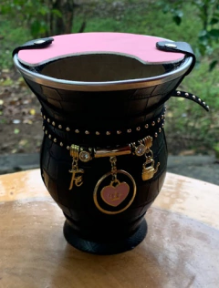 Kit chimarrão: Cuia de Porongo Revestida em Sintético Crocô + Pulseira Premium + Tapa Erva - Chima Box