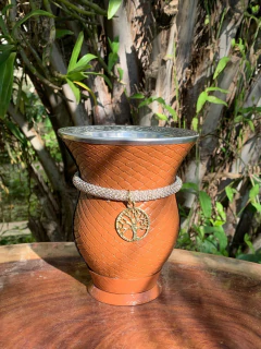 Kit chimarrão: Cuia de Porongo Revestida em Sintético Trançada + Pulseira Vip - Chima Box