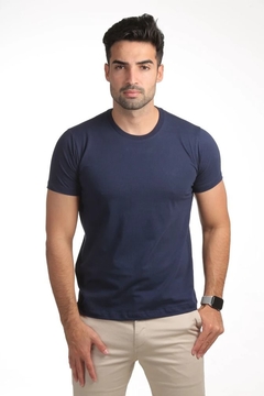 Camiseta Básica Masculina na internet