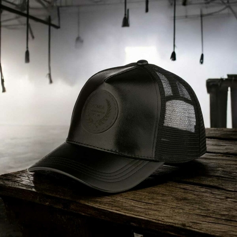 Trucker Gabardina Komba Black Cuero - comprar online
