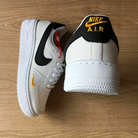 Tênis AirForce Branco Swoosh Preto