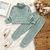 conjunto canelado infantil, perfeito para deixar seu pequeno(a) superconfortável e estiloso(a) ao mesmo tempo! Feito com um tecido canelado macio na internet