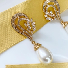 Brinco Pérola Cravejado - em ouro 18k - comprar online