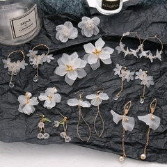 Brincos de Pingente de Flor de Acrílico Branco