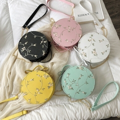 Bolsa transversal redonda de couro sintético