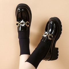 Sapatos mocassim plataforma de couro envernizado