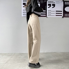 Calça Jeans Reta Cintura Alta na internet