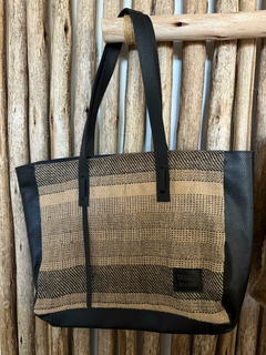 Tote Cleopatra Cuero Negro y Yute - comprar online