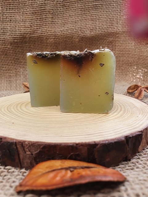 Sabonete Terapêutico Sagrado Masculino com óleos essenciais e ervas naturais