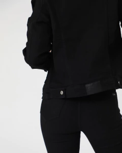 CAMPERA NEGRO MANCHESTER TACHAS